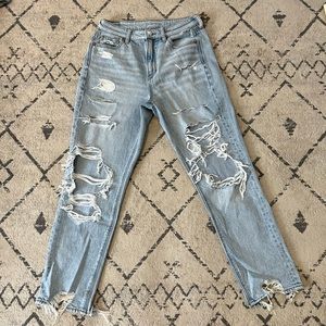 American Eagle Distressed Light Wash Mom Jean. Size 4